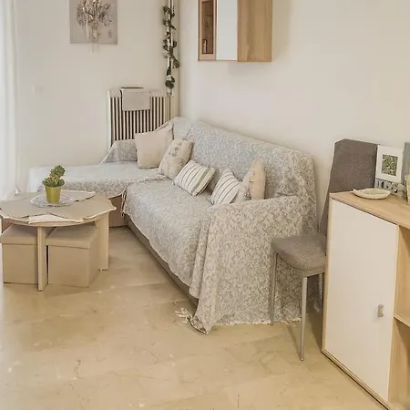 Theano's Cozy & Quiet Lux Flat - Wifi & Full Amenities *