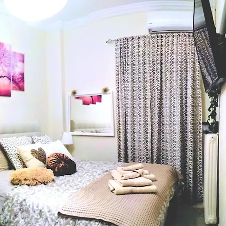 Theano's Cozy & Quiet Lux Flat - Wifi & Full Amenities *