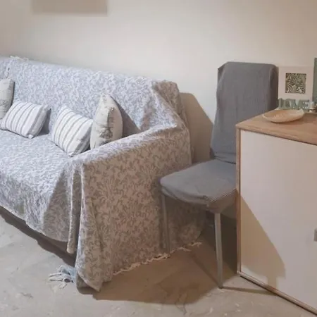 Theano's Cozy & Quiet Lux Flat - Wifi & Full Amenities