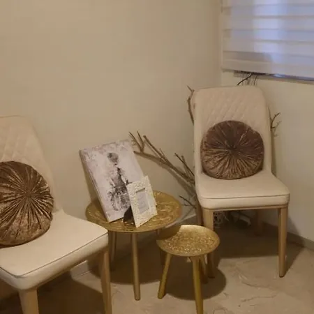 Apartamento Theano's Cozy & Quiet Lux Flat - Wifi & Full Amenities *